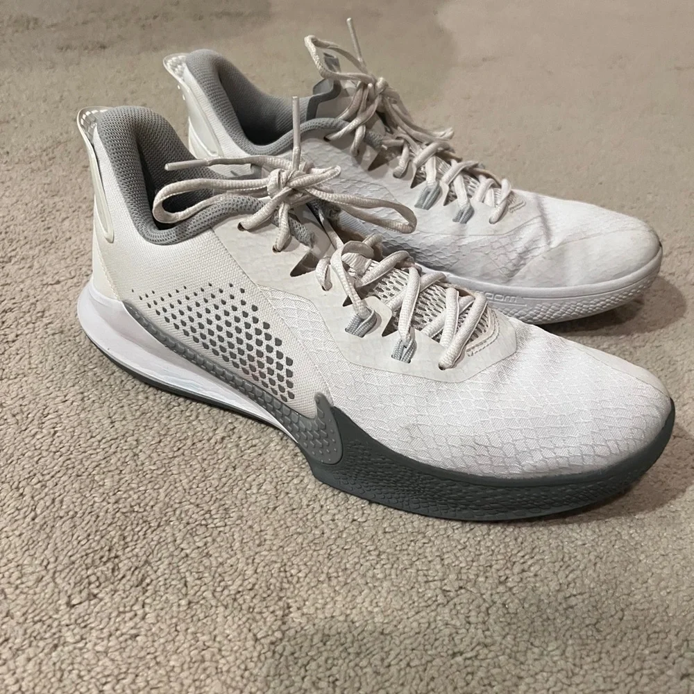 Kobe Mamba Fury Men’s Sneaker, lightly worn